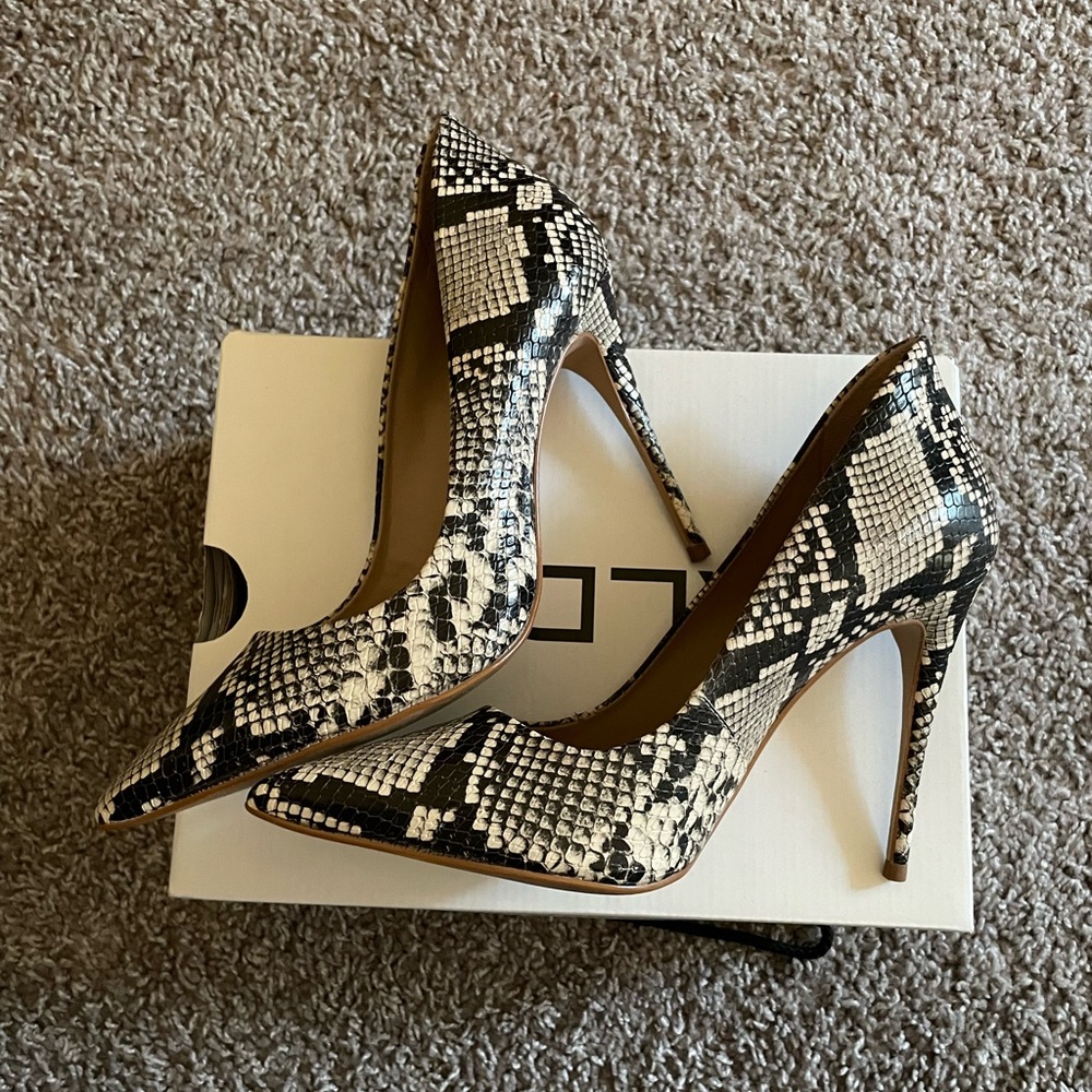 Aldo, snakeskin pumps. Size 8